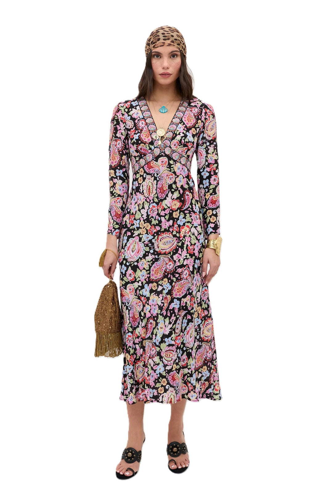 Kleid Rixo Tania Dress Cara  Floral Black. Feminines Sommerkleid aus reiner Seide mit floralem Print. Das Kleid hat leicht ausgestellte 3/4 Ärmel und ist mittellang geschnitten. Auf der Rückseite befindet sich ein Gürtel. Das Kleid wird mit einem seitlichen Zip verschlossen