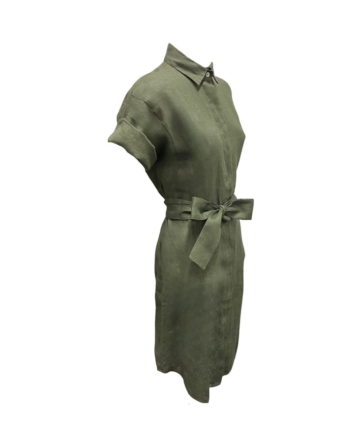 Kleid von 0039 ITALY Derby aus Leinen mit Hemdkragen. Das Kleid hat einen Bindeband, einen Kragen und ist kakigrün. 