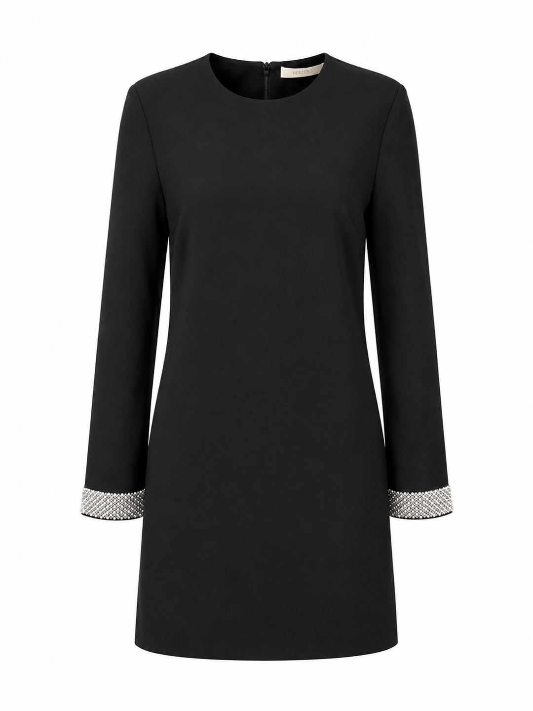 Ein schwarzes Midi Kleid mit Perlenmanschetten. Es hat einen Rundhalsausschnitt und einen Reißverschluss am Rücken.