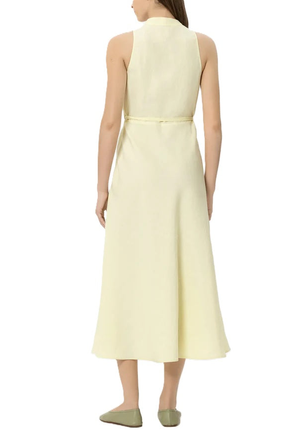Kleid von Luisa Cerano in gelb aus Leinen. Das Kleid hat keine Aermel und einen Bindeguertel. Der Rock ist leicht ausgestellt und es hat einen Reissverschluss. 