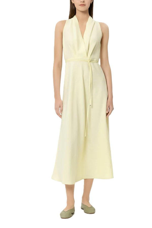 Kleid von Luisa Cerano in gelb aus Leinen. Das Kleid hat keine Aermel und einen Bindeguertel. Der Rock ist leicht ausgestellt und es hat einen Reissverschluss. 