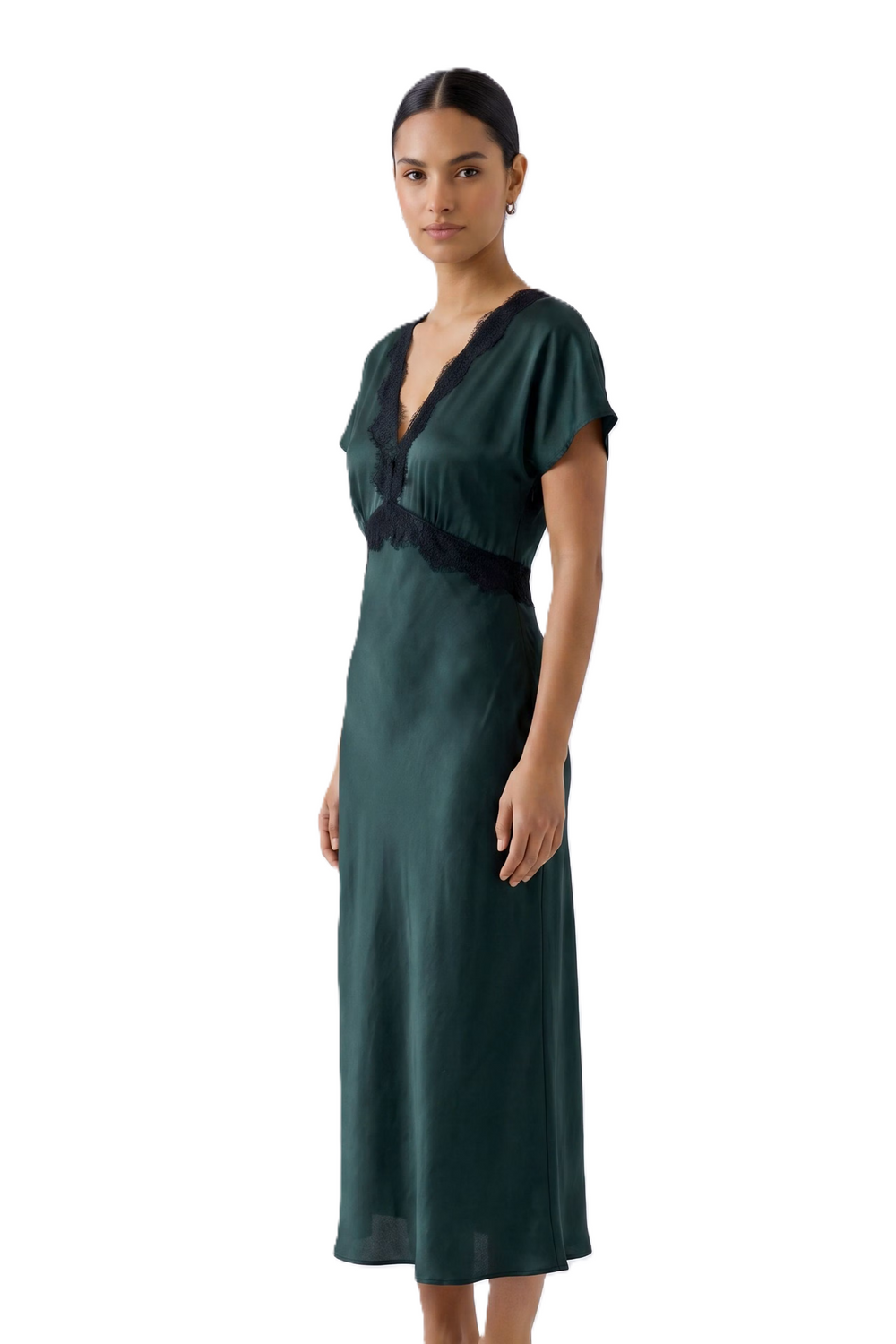 Kleid Oui in Scarab Dunkelgrün. Fließende Satinoptik mit figurbetontem Schnitt und langer Silhouette. Tiefer V-Ausschnitt, kurze Ärmel und kontrastierender Spitzenbesatz. Seitlicher, nahtfeiner Reißverschluss.
