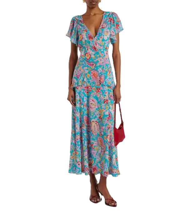 Kleid Rixo Evie Dress in  Cara Floral Turquois. Ganz besonderes Kleid mit wunderschönem Blumenmuster. Das Kleid ist aus Seide und fällt wunderschön auf der Haut. Es hat einen V-Ausschnitt und kleine Flügelärmel. An der Taille ist es schmal geschnitten. Das Kleid hat einen Gürtel, den man hinten oder vorne binden kann.