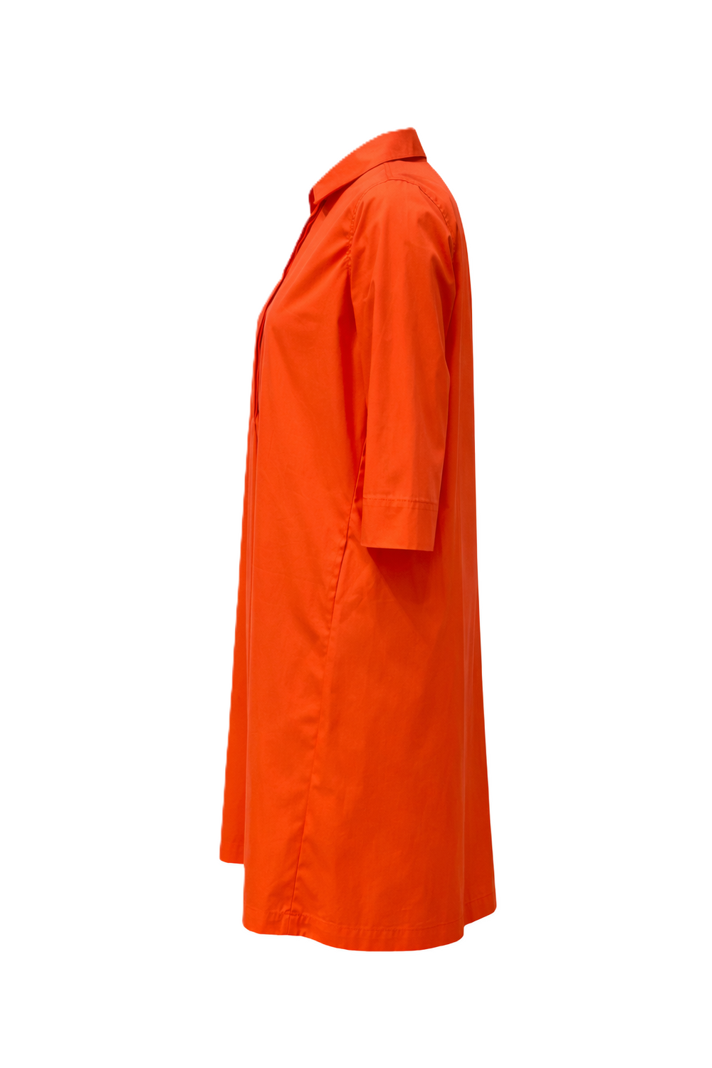 Kleid The White Shirt in orange. Dieses sommerliche Kleid überzeugt mit einem klaren, figurschmeichelnden Schnitt. Der Hemdkragen und die verdeckte Knopfleiste verleihen dem Design eine elegante Note, während der Halbarm und die lockere, nicht figurbetonte Passform für angenehmen Tragekomfort sorgen. 