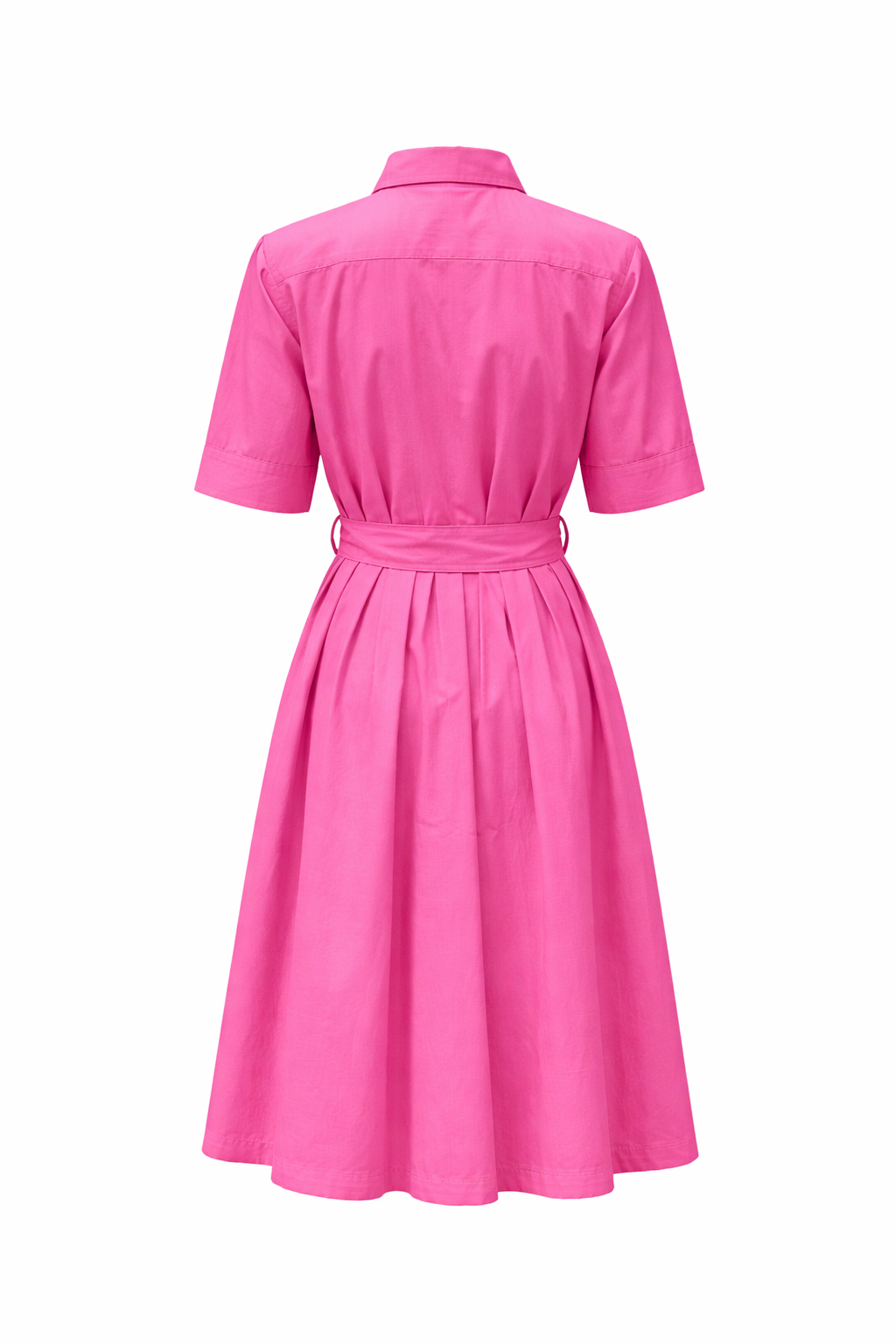Kleid The White Shirt in fuchsia. Sehr schönes feminines Hemdblusenkleid. Das Kleid hat einen Kragen und einen Gürtel. Es hat einen Halbarm und ist bis ans Knie geschnitten. Außerdem hat es Taschen