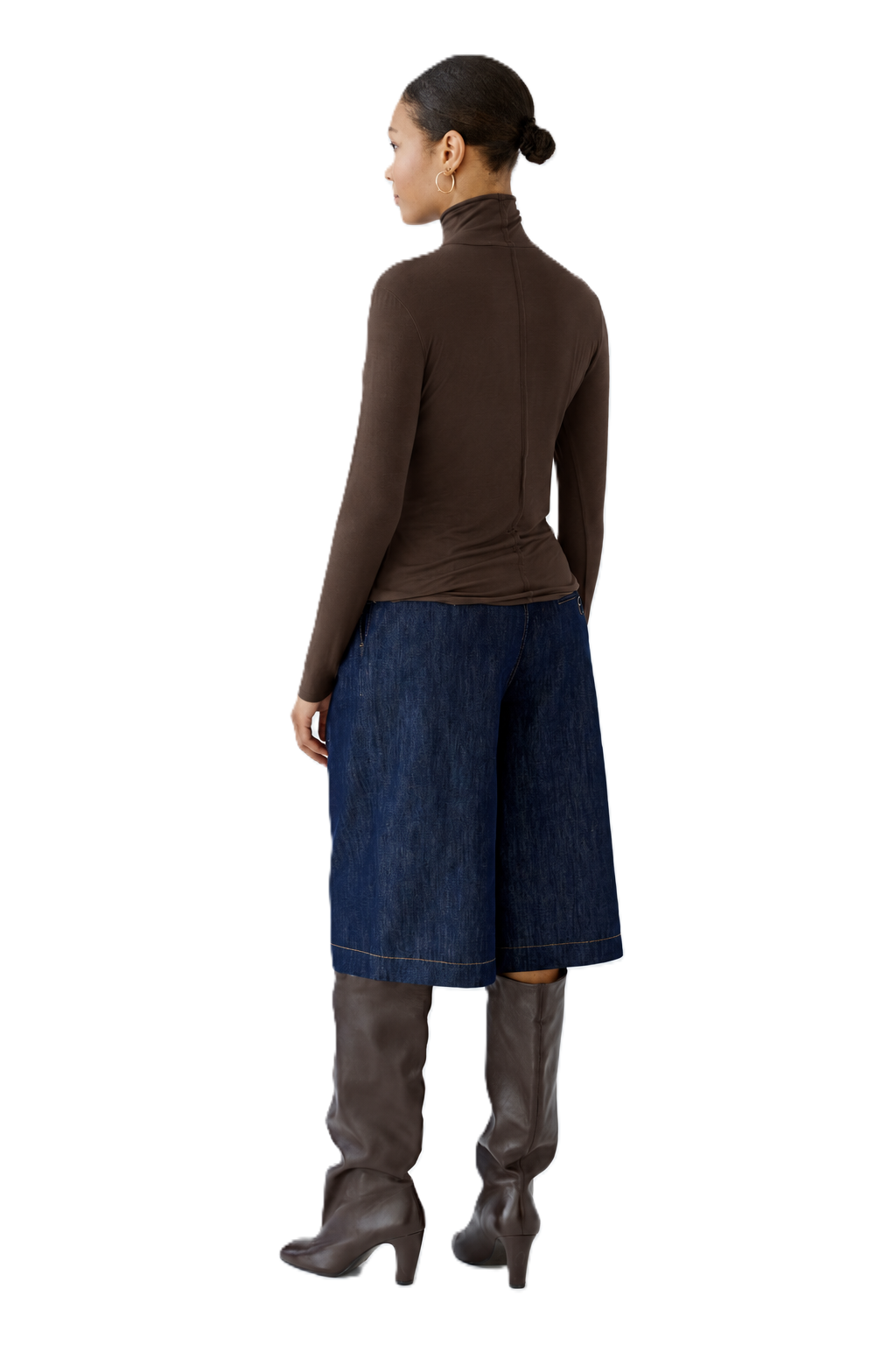 Rollkragenshirt Oui in Braun. Extra feiner, superweicher Modal-Jersey mit elastischer, figurbetonter Passform. Rollkragen mit offener Schnittkante und Mittelnaht am Rücken. Lässig abgekettelte Ärmel- und Saumabschlüsse.
