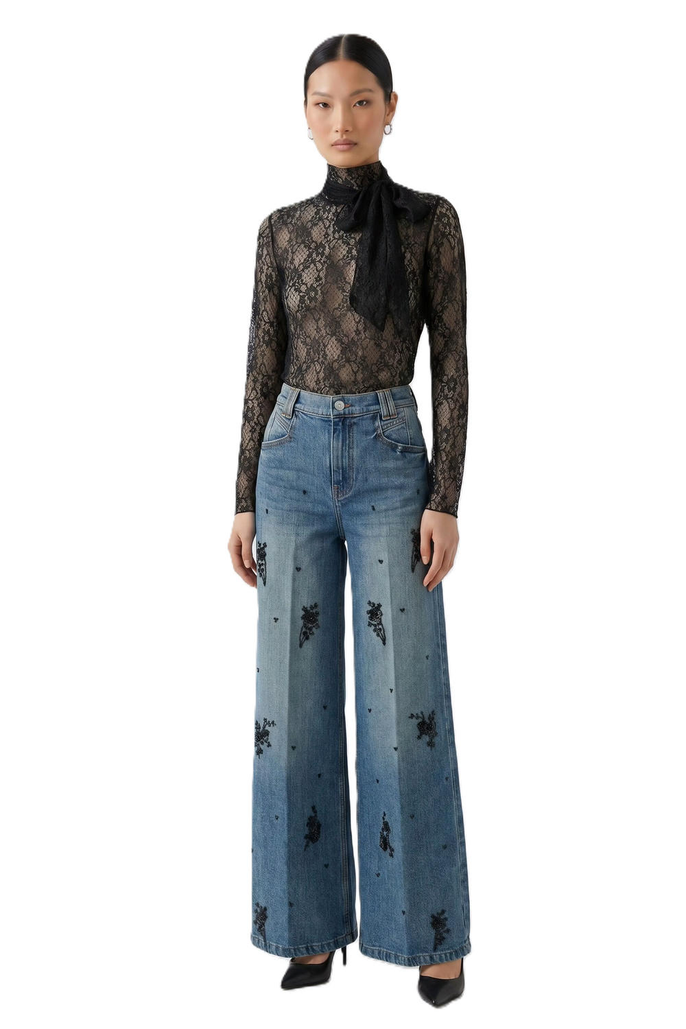 Langarmshirt Oui in Schwarz. Transparente, elastische Spitze mit schmaler Passform. Stehkragen mit Schlitz und Knopf hinten. Abnehmbare, doppellagige Schluppe und schmale Langärmel. Fein abgekettelte Abschlüsse.