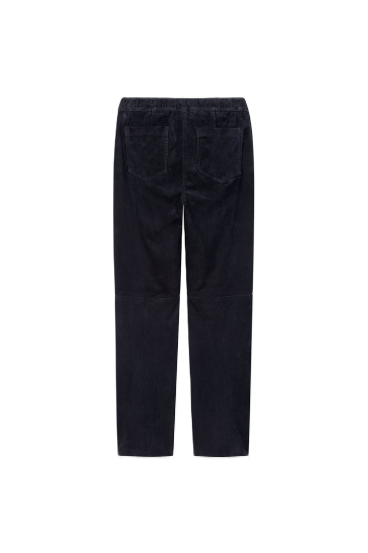 Lederhose von Luisa Cerano in Winter Navy. Aus weichem Ziegenveloursleder mit schmal-verkürztem Bein, elastischem Bund, Teilungsnähten und offenkantigem Saum.