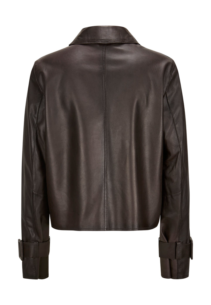 Dunkelbraune Lederjacke von Milestone. Sie hat einen Hemdkragen und einen Knopfverschluss.