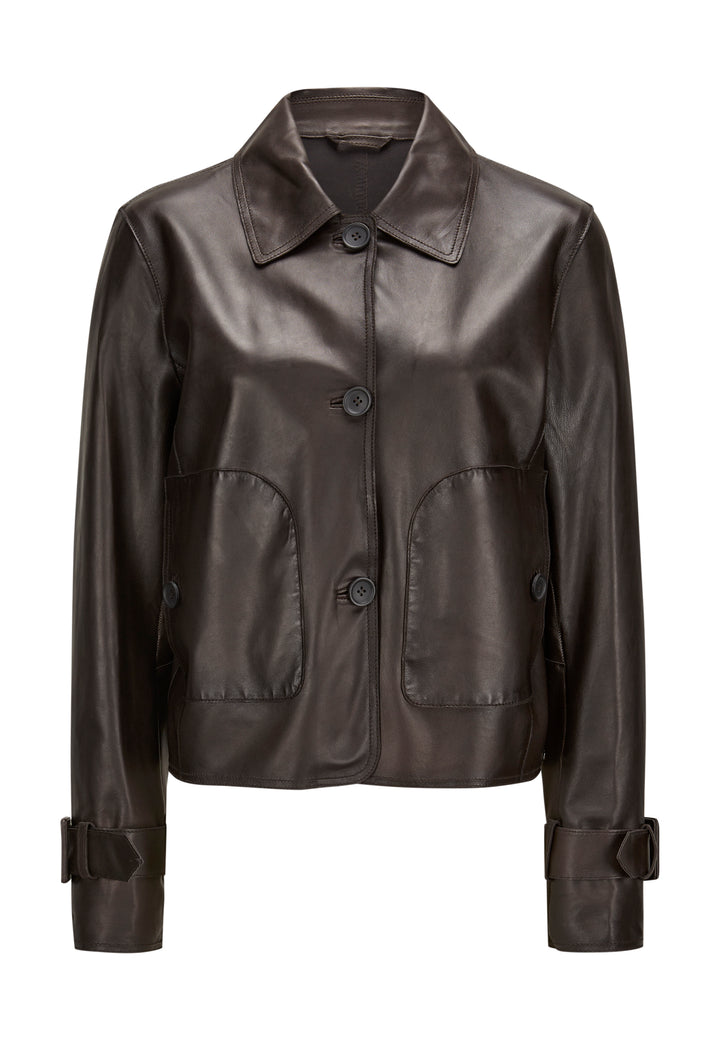 Dunkelbraune Lederjacke von Milestone. Sie hat einen Hemdkragen und einen Knopfverschluss.