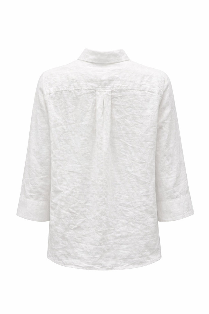 Bluse the White Shirt. Super schöne weiße Bluse mit 3/4 Ärmeln aus Leinen. Die Bluse hat einen hübschen Kragen und eine Knopfleiste. Das Highlight ist auf der Rückseite, dort hat die Bluse eine Kellerfalte