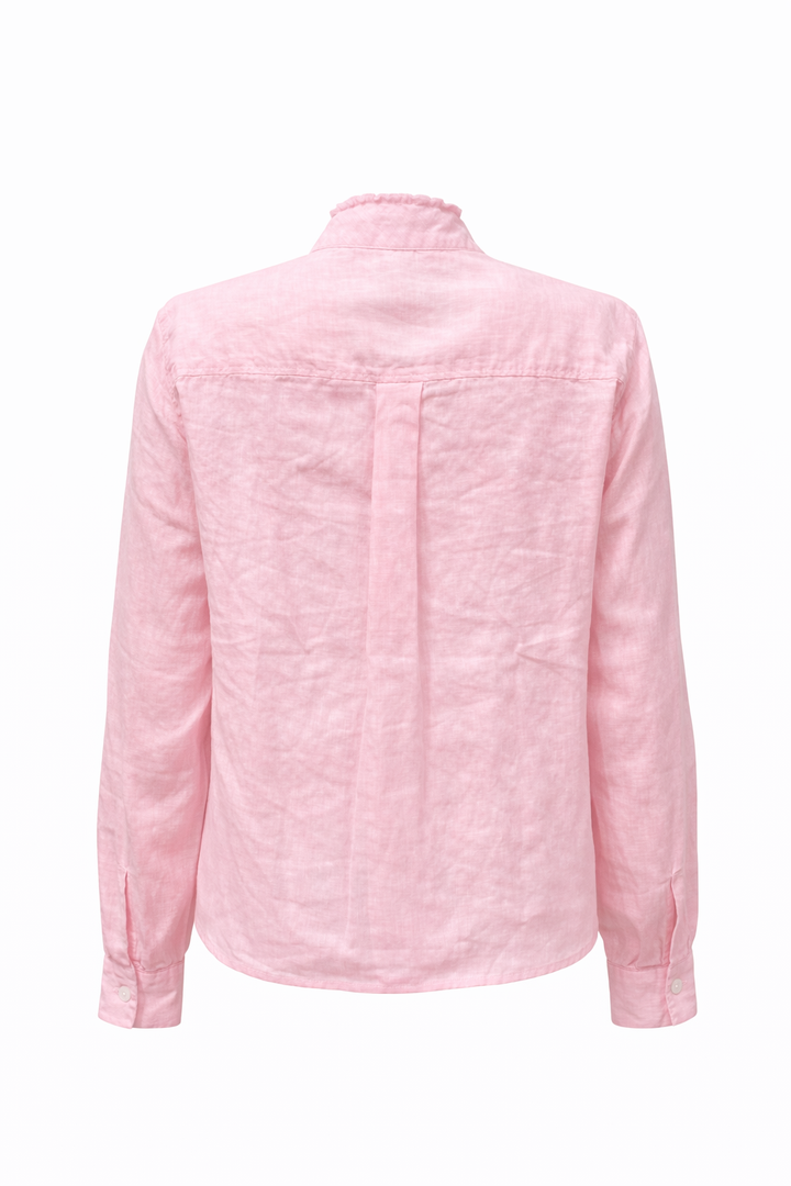 Leinenhemd The White Shirt in rosa. Dieses sommerliche Leinenhemd überzeugt mit seiner leichten Qualität und einer entspannten, modernen Ausstrahlung. Der hohe, ausgefranste Kragen setzt einen besonderen Akzent, Durchgehende Knopfleiste, Einknopf-Manschetten und Rückenfalte.