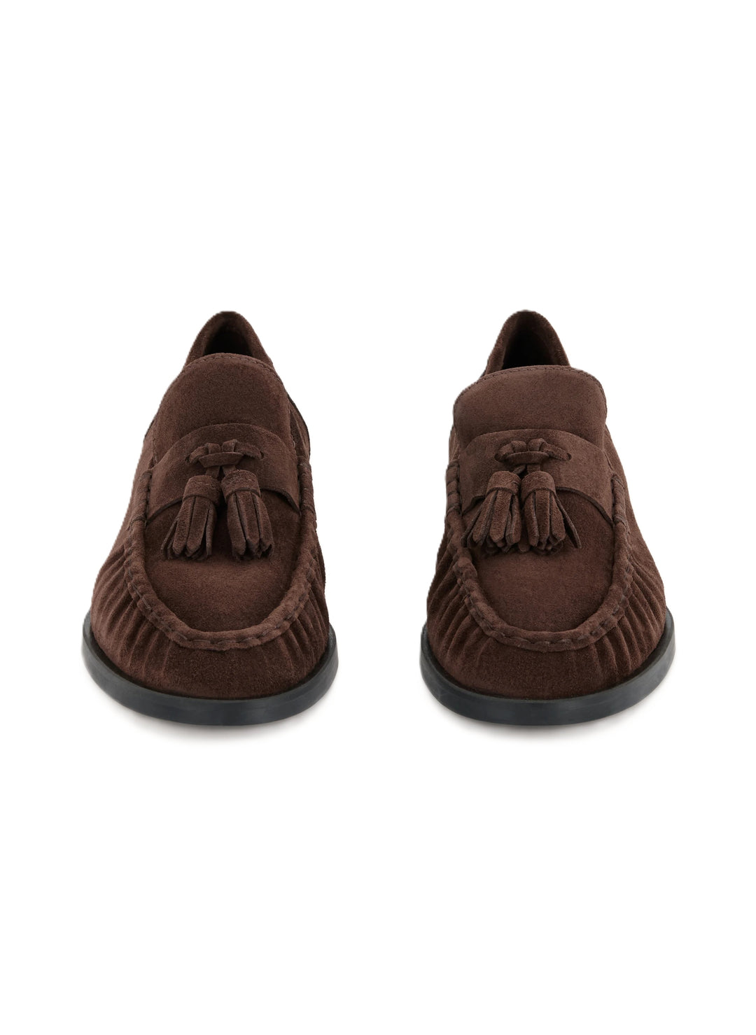 Dunkelbraune Loafer von der Marke Kennel und Schmenger. Aus Veloursleder mit dekorativen Quasten vorne. Der Schuh hat einen dunklen und niedrigen Absatz.