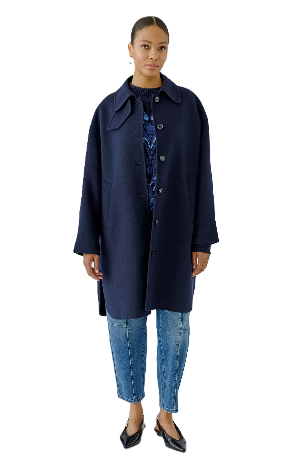 Blauer Oversize-Mantel von der Marke Oui aus Wollmix mit Kentkragen und Knöpfen in Hornoptik. 