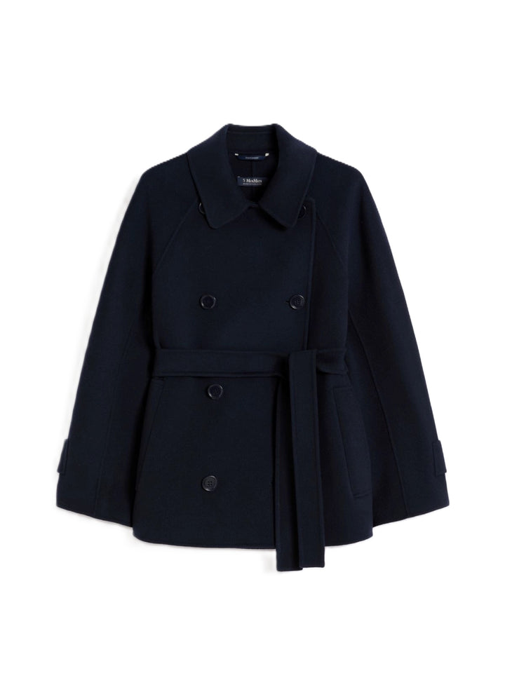 Mantel von S Max Mara SMMLOUISE in marine dunkelblau. Die Jacke hat einen Kragen und einen Gürtel und ist Doppelreihig mit dunklen Knöpfen aus Doubleface. Winterjacke. 