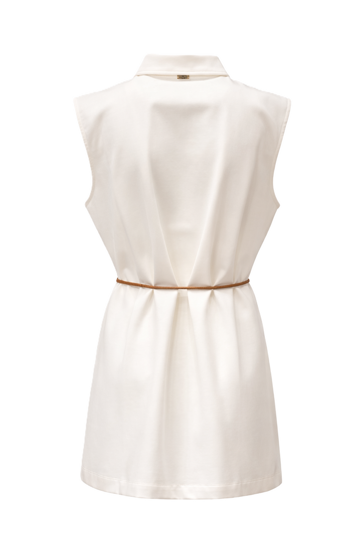 Longweste von Herno in ecru mit Kragen und Knopfleiste. Die Weste hat keine Ärmel, einen brauen Fakeledergürtel und ist mittellang. Der Stoff fühlt sich wie Jersey an. 