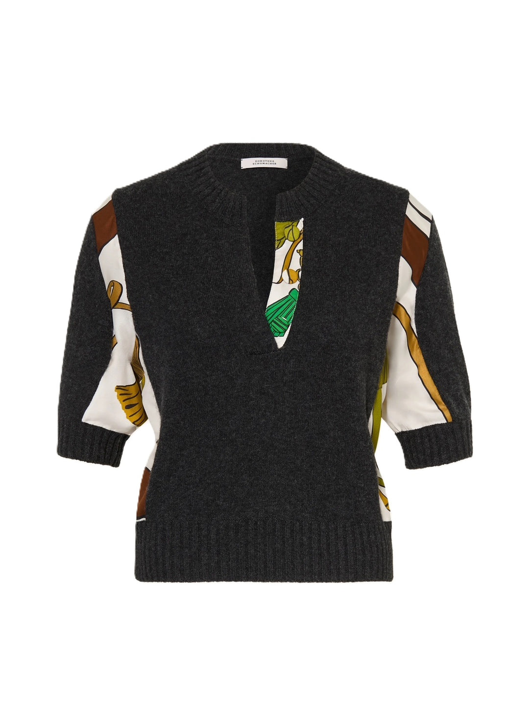 Pullover Dorothee Schumacher FOULARD STATEMENTS Pullover in anthrazit. Der Pullover mit halbem Arm ist aus Merino und Kaschmir gestrickt. Der Rundhalsausschnitt hat einen Schlitz und ein kontrastierendes Band mit Foulardprint. Außerdem hat der Pullover seitliche Einsätze mit Foulardprint.