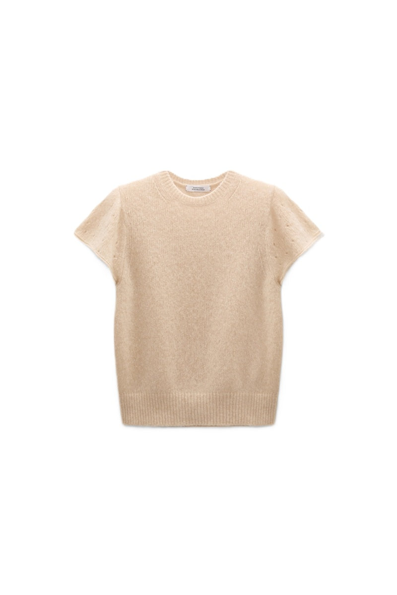 Pullover Dorothee Schumacher LUXURY LOVE Pullover in trench. Der Pullover ist aus weichem Kaschmir gestrickt und hat ein offenes Pointelle-Muster an den Ärmeln. Er hat einen Rundhalsausschnitt und weite kurze Ärmel. Die Ärmelbündchen sind gerollt. 