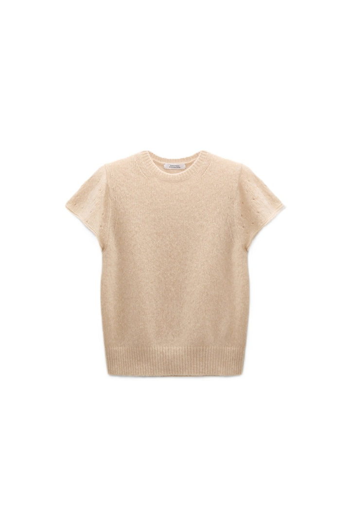 Pullover Dorothee Schumacher LUXURY LOVE Pullover in trench. Der Pullover ist aus weichem Kaschmir gestrickt und hat ein offenes Pointelle-Muster an den Ärmeln. Er hat einen Rundhalsausschnitt und weite kurze Ärmel. Die Ärmelbündchen sind gerollt. 