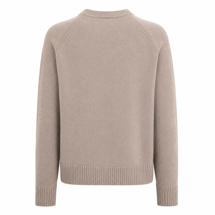 Basic Sweater von Handmade aus weichem Kaschmir-Seide-Mix mit Rundhalsausschnitt, langen Ärmeln und Rippbündchen, erhältlich in Braun, Grau und Beige.