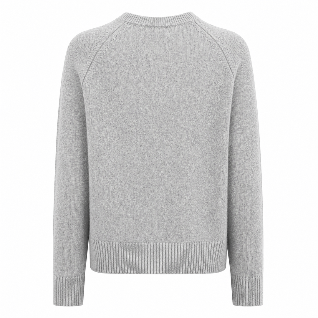 Basic Sweater von Handmade aus weichem Kaschmir-Seide-Mix mit Rundhalsausschnitt, langen Ärmeln und Rippbündchen, erhältlich in Braun, Grau und Beige.