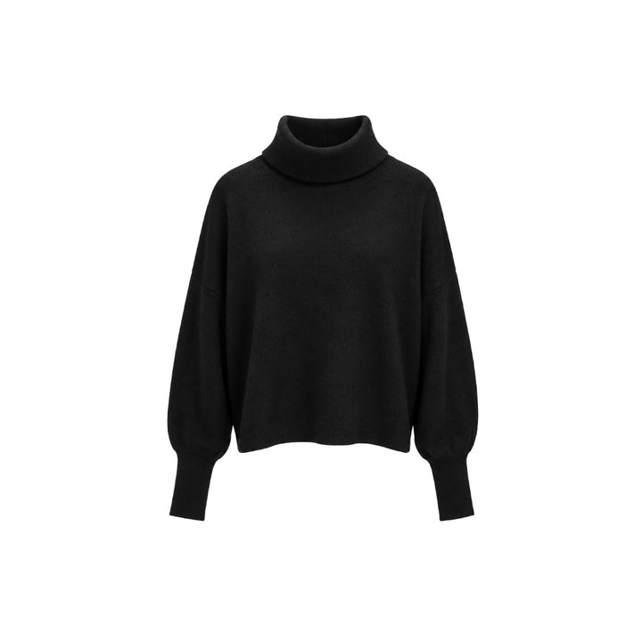 Pullover Herzens MARLA in schwarz. Pullover aus hochwertigem Wolle-Kaschmir-Mix mit weicher Haptik und einem lässigen, weiten Schnitt. Großzügiger Rollkragen und überschnittenen Schultern. Voluminöse Ärmel mit langen Rippstrickbündchen. 
