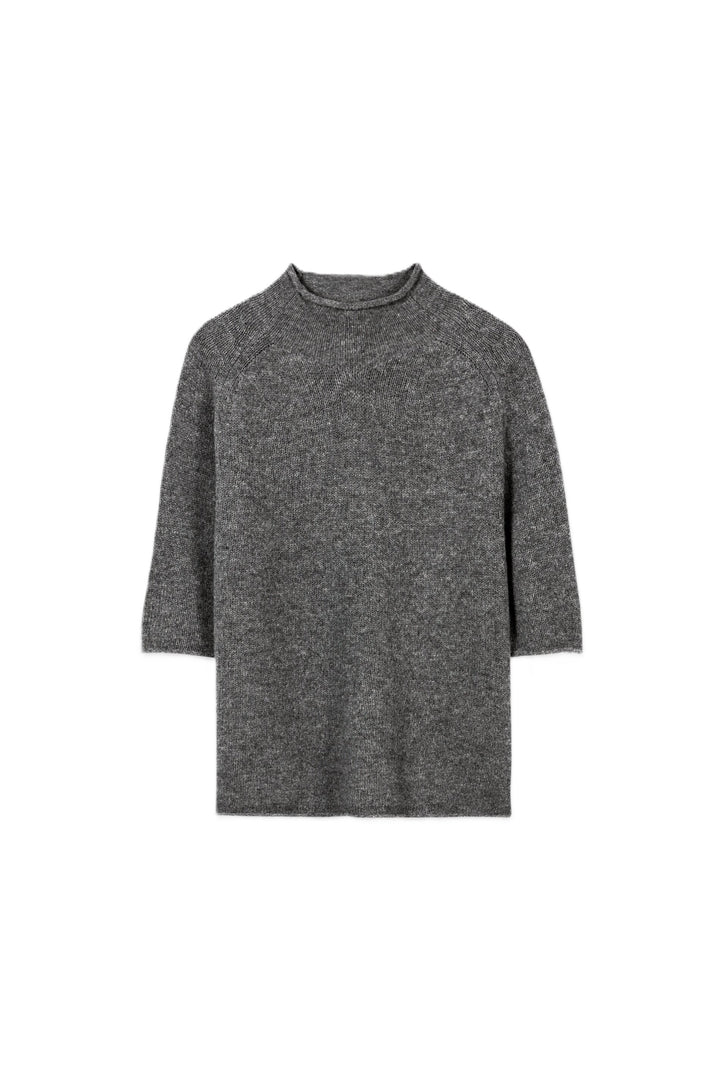Grauer Feinstrick-Pullover von Luisa Cerano aus Kaschmir-Mix mit angeschnittenem Kragen, Rollsaum und halblangen Raglanärmeln.