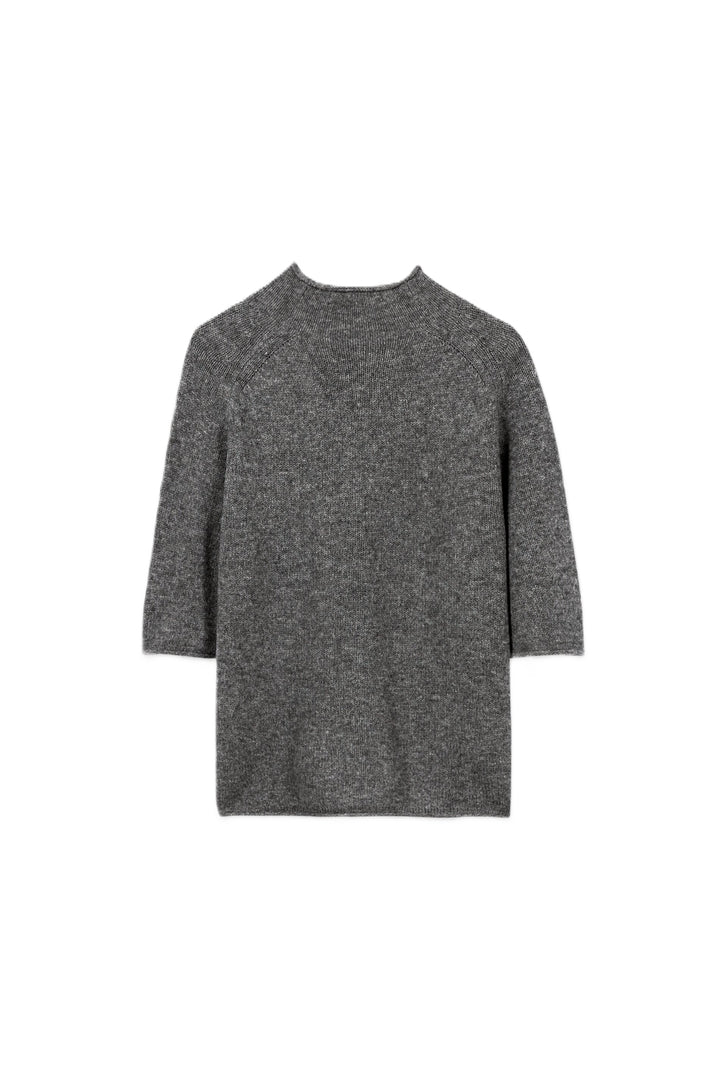 Grauer Feinstrick-Pullover von Luisa Cerano aus Kaschmir-Mix mit angeschnittenem Kragen, Rollsaum und halblangen Raglanärmeln.