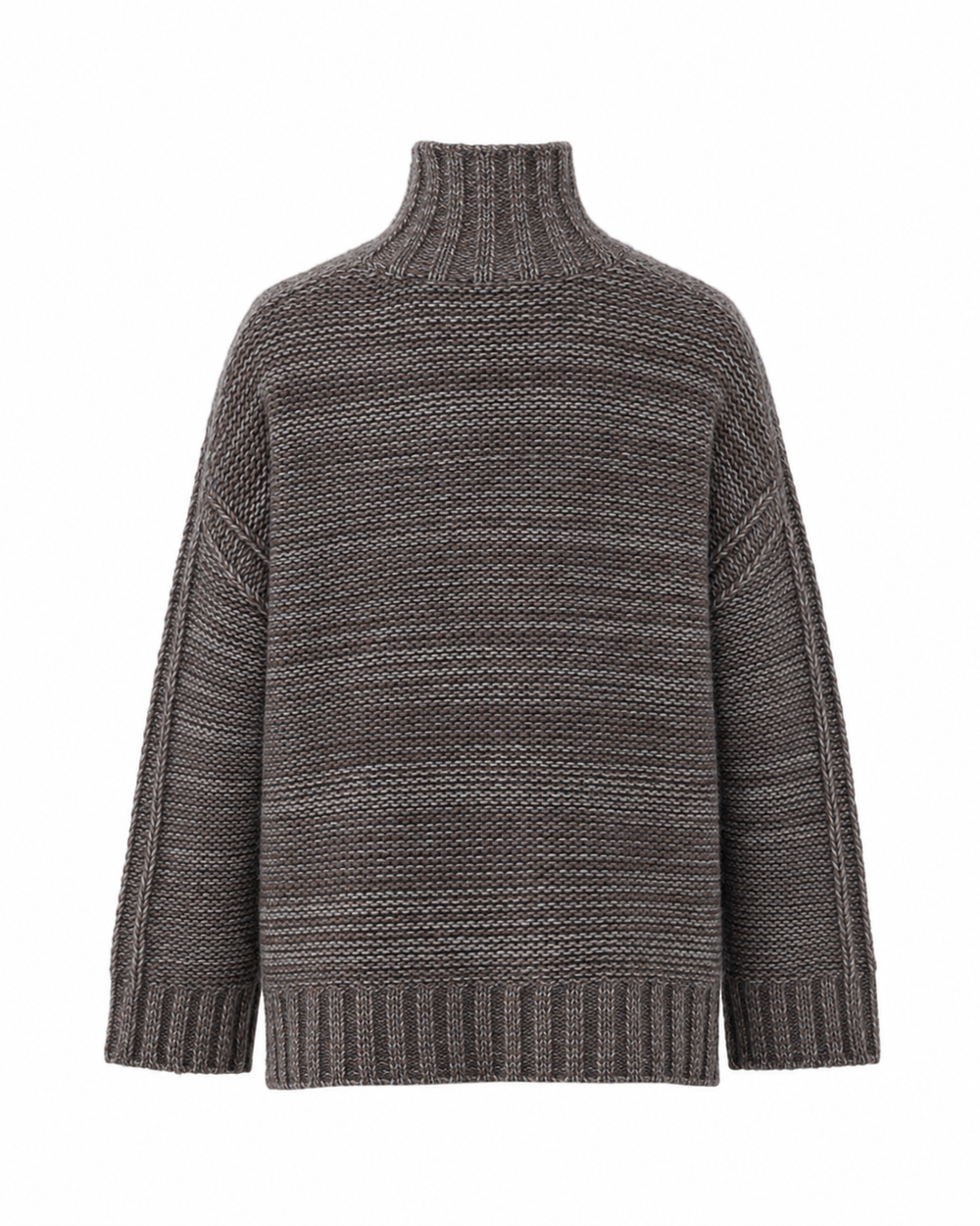 Braun-grauer Pullover CLEON von Luren aus Kaschmir-Seide mit Oversize-Passform, hohem Stehkragen und zweifarbigem Strick. Er ist hinten etwas länger geschnitten als vorne.