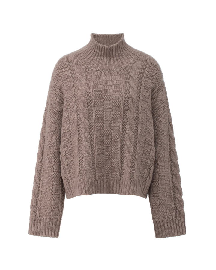 Beige-brauner Pullover JADE von Luren aus Kaschmir-Seide mit Zopfstrick, Oversize-Passform und hohem Stehkragen.