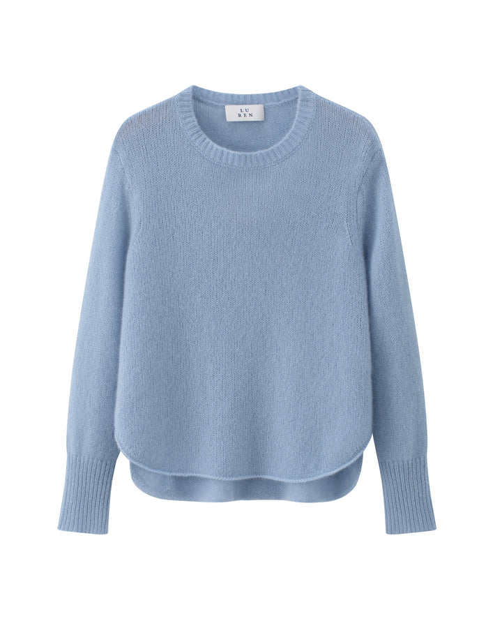 Pullover von Lu Ren Maicon aus Kaschmir Seide. Strickpullover aus Weicher Ware mit abgerundeten Säumen und Rundhalsausschnitt in blau. 