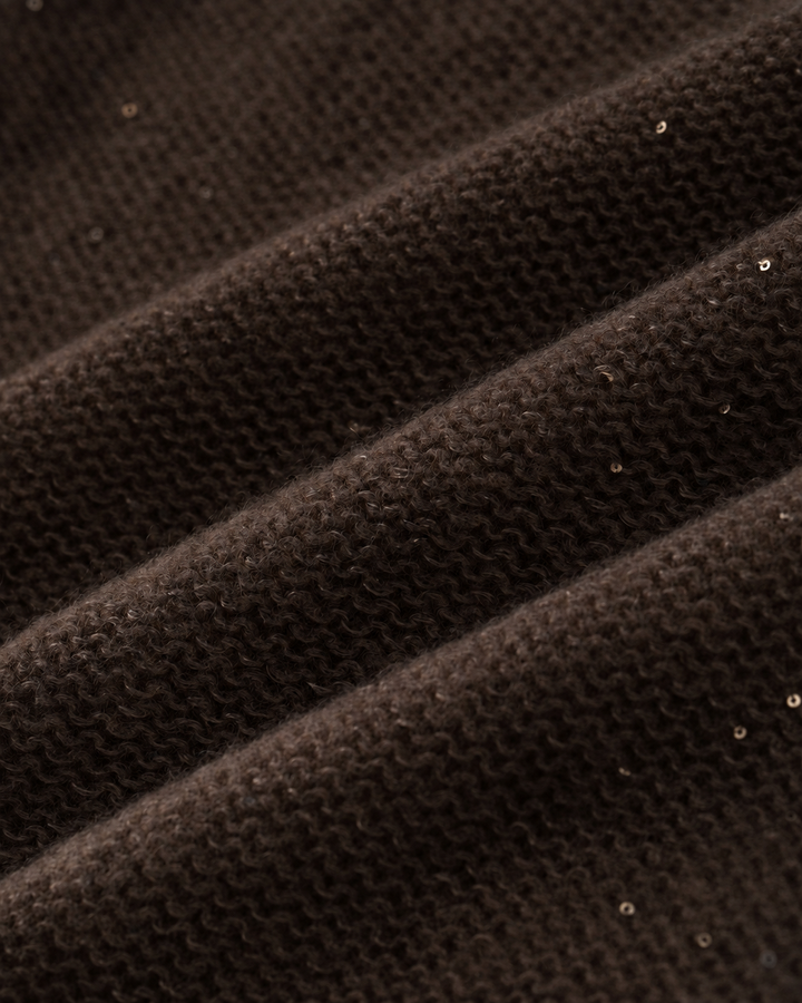 Brauner Strickpullover MILAS von Luren aus Kaschmir-Seide mit eingearbeiteten Pailletten, Rundhalsausschnitt und Halbarm.