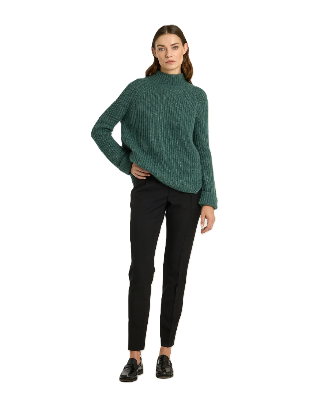 Emerald-grüner Strickpullover YUNA von Luren aus Kaschmir-Seide mit Stehkragen, Raglanärmeln und lockerer, leicht verkürzter Passform.