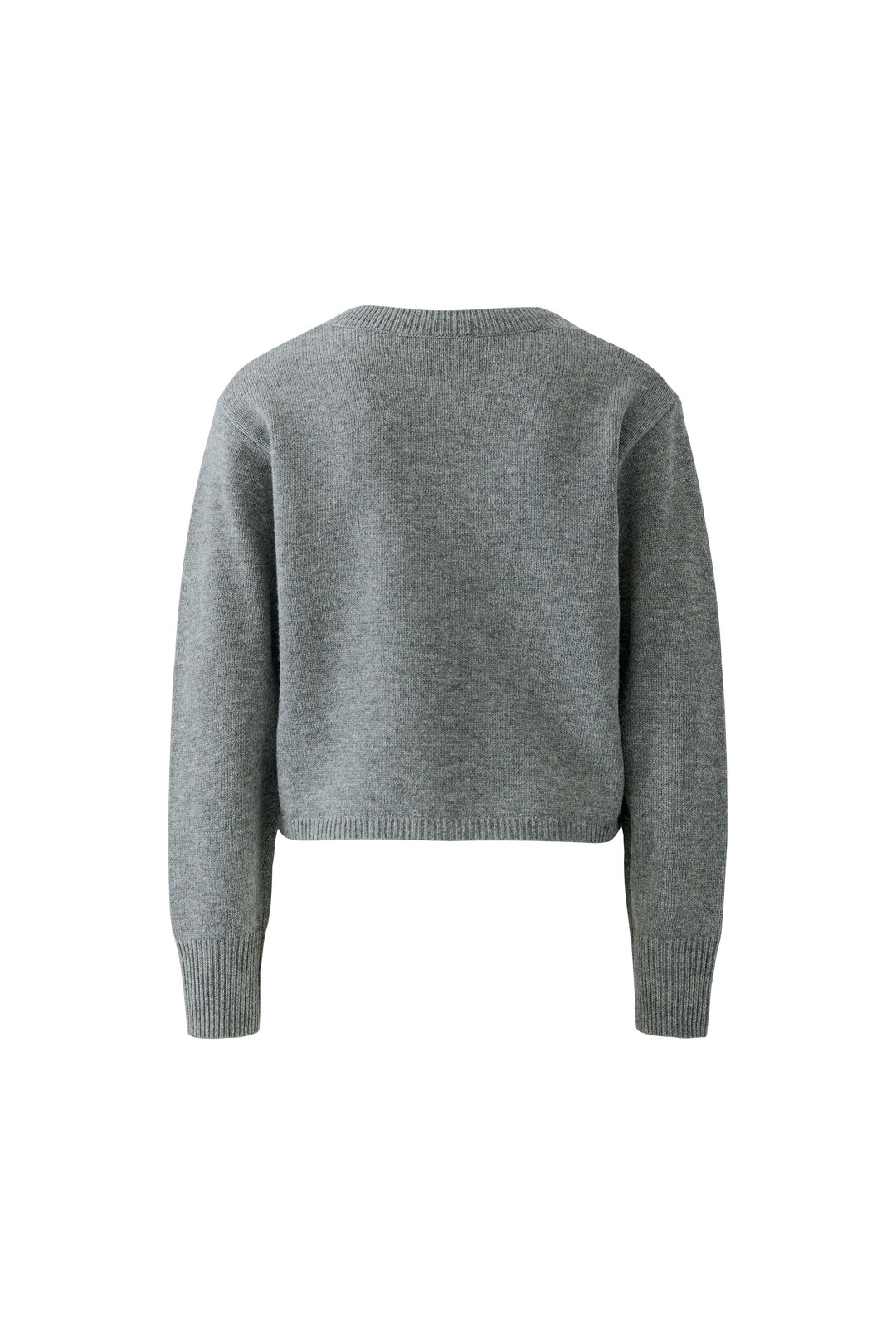 Grauer Pullover von Oui im Preppy Look mit V-Ausschnitt und Jersey-Details. Der glatt gestrickte Pullover hat noch ein kontrastfarbenes Oui-Logo.