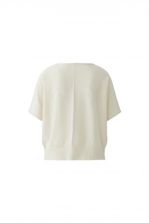 Pullover Oui. Leichter Sommerpulli in dünner und angenehmer Ware. Der Pullover hat einen Rundhalsausschnitt und eine aufgesetzte Brusttasche. Er hat einen Halbarm und einen Rippensaum in ecru. 