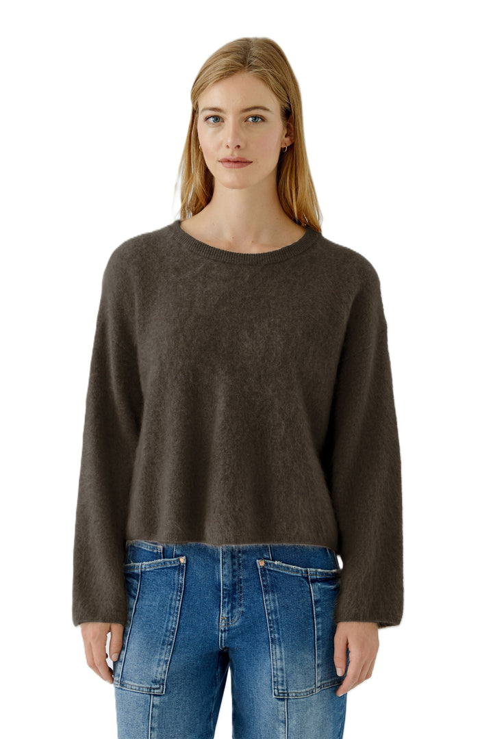 Pullover von Oui aus 100% Kaschmir in Brushed-Optik mit Rundhalsausschnitt und verkürztem Boxy Fit in Braun.