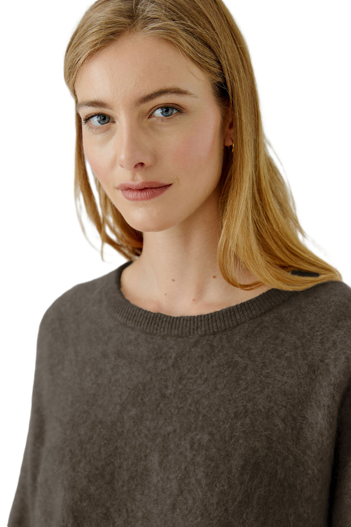 Pullover von Oui aus 100% Kaschmir in Brushed-Optik mit Rundhalsausschnitt und verkürztem Boxy Fit in Braun.