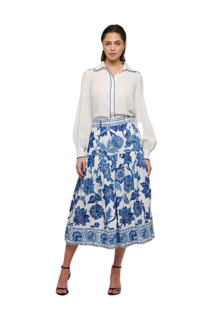 Rock Dea Kudibal mit Blumenprint in blau weiss und Volants in mittlerer Laenge und festem Bund aus Leinen 