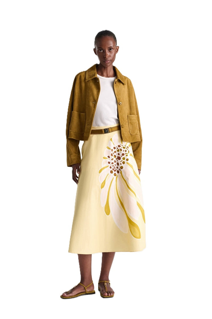Rock von Dorothee Schumacher Floral Power Skirt in gelb mit Blumenprint. Der Rock ist leicht ausgestellt und hat Taschen. Es gibt auch die passende Bluse dazu. 