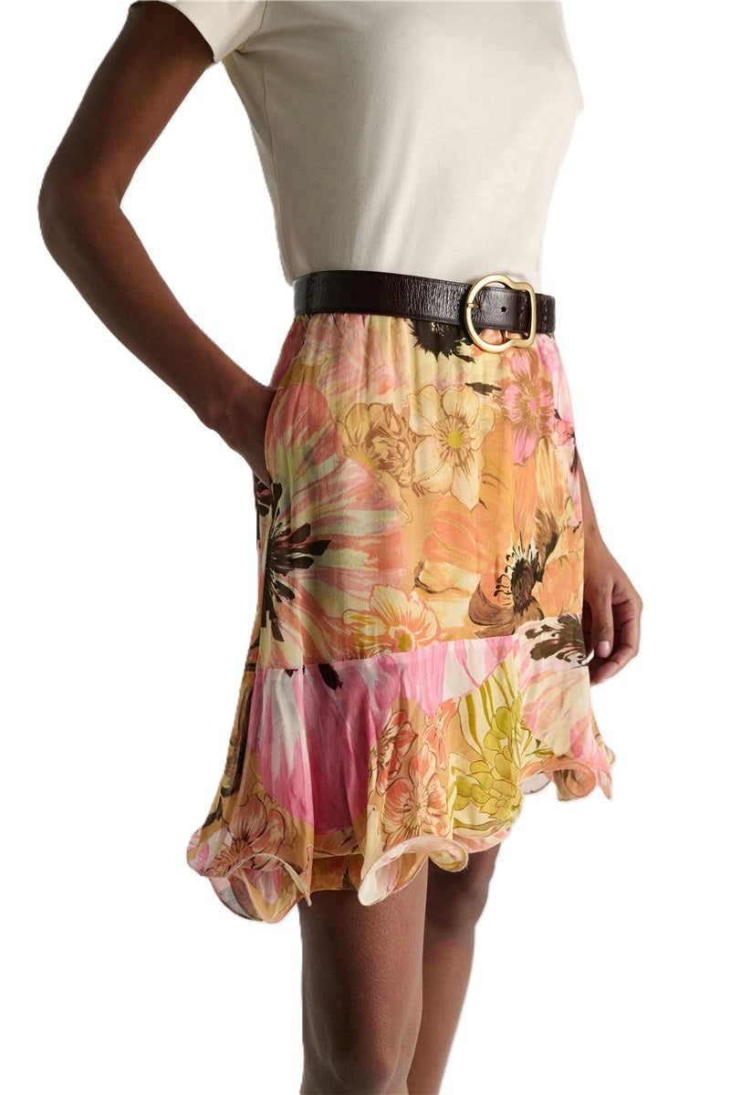 Rock Dorothee Schumacher FLORAL DREAM Skirt in boho flower print. Der Rock mit dem Signature Print ist aus Viskose-Georgette gefertigt und hat einen formbaren Volant-Saum. Der Rock hat einen Gummizug und ist dadurch sehr angenehm zu tragen. 