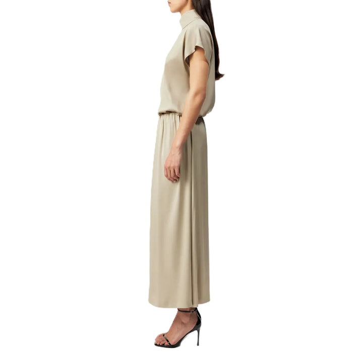 Rock Drykorn IDONEA 10 in beige gold kommt als Schlupfrock und ist mittellang und fließend mit Gummibund 