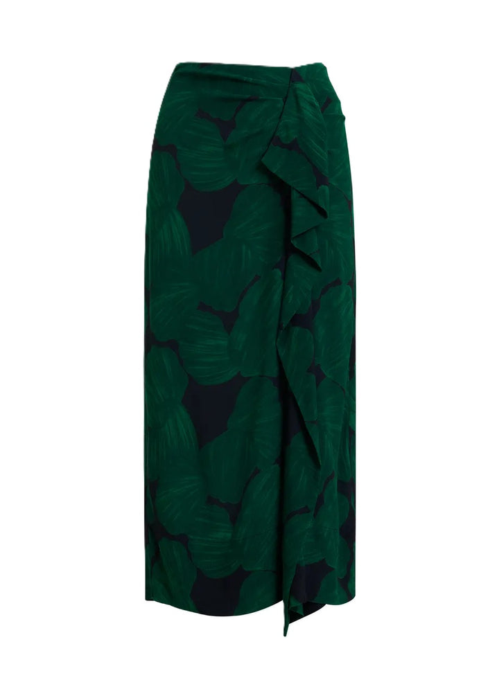 Rock Essentiel Antwerp KIM DRAPING MIDI SKIRT mit tropischen Print in grün. Der Rock hat Drapierungen an der Taille und ist gerade geschnitten und mittellang.