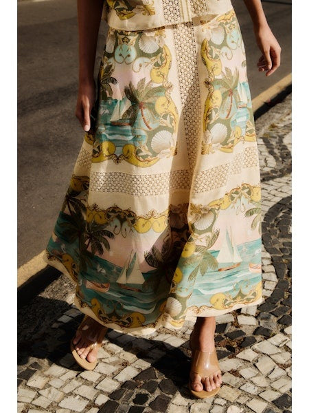 Rock von Farm Rio ROYAL SEA MULTICOLOR CROCHET DETAIL aus einer Leinenmischung mit Meeresprint. Der Rock ist mittellang, hat Taschen und einen Gummizug. Lochstickereien allover. 