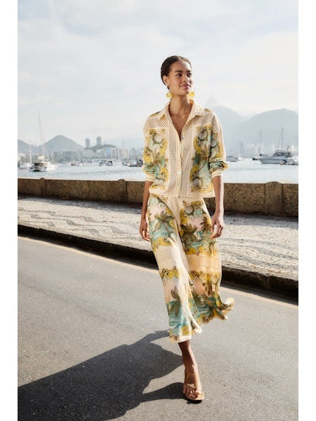 Rock von Farm Rio ROYAL SEA MULTICOLOR CROCHET DETAIL aus einer Leinenmischung mit Meeresprint. Der Rock ist mittellang, hat Taschen und einen Gummizug. Lochstickereien allover. 