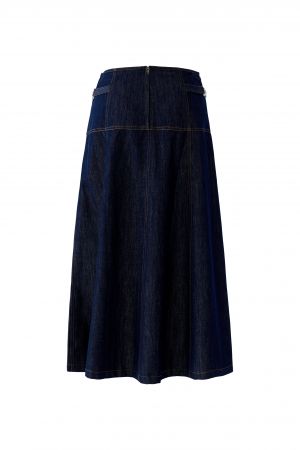 Rock Oui aus leichtem Denim. Mittellanger, leicht ausgestellter Schnitt mit gestitchtem Sattel und seitlichen Riegeln in Trensenoptik. Reißverschluss hinten. Weiche Materialqualität aus Baumwolle und Polyester.