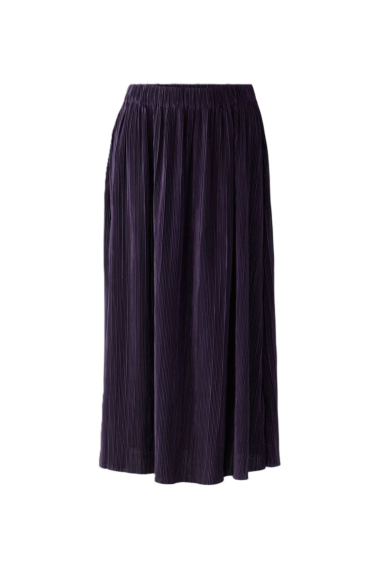 Rock Oui. Schöner Rock in lila. Der Rock hat einen bequemen Gummibund. Er ist allover plissiert und versprüht dadurch einen femininen Look. Man kann ihn eleganter oder auch sportlich tragen.