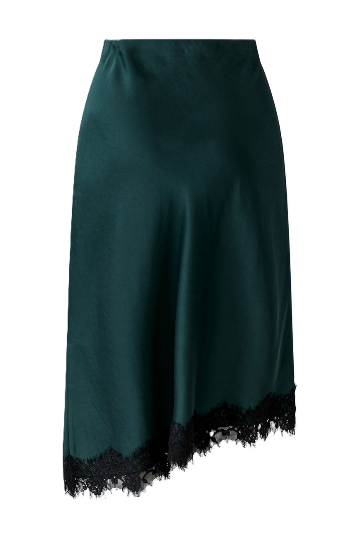 Rock Oui in Scarab Green. Fließende Satinoptik mit schmaler Silhouette und asymmetrischem Saum. Femininer Spitzenbesatz am Saum. Elastischer Schlupfbund und ungefüttertes Design.