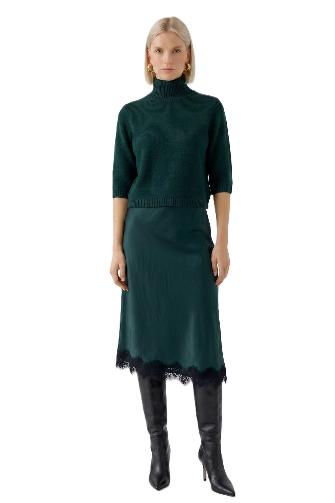 Rock Oui in Scarab Green. Fließende Satinoptik mit schmaler Silhouette und asymmetrischem Saum. Femininer Spitzenbesatz am Saum. Elastischer Schlupfbund und ungefüttertes Design.