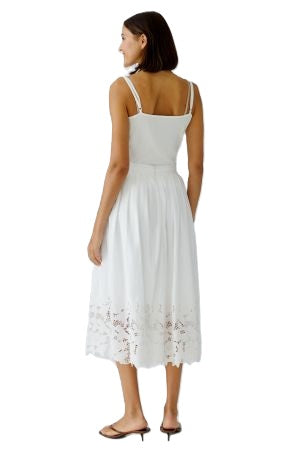 Rock Oui. Super schöner weißer Rock mit Reißverschluss auf der Rückseite. Der Rock ist weiß und hat eine Lochstickerei am Saum. Der perfekte Sommerrock. 