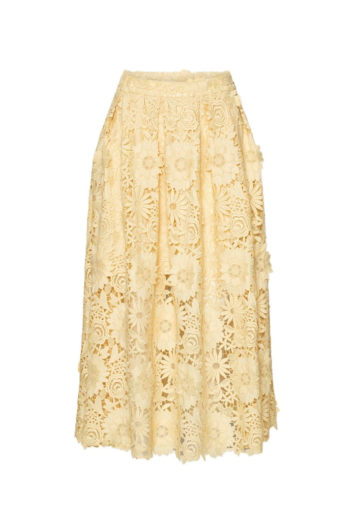 Rotate highwaist midi skirt in gelb mit 3D Blumenspitze und Zip auf der Rückseite. Der Rock ist halb unterfüttert und man sieht die Haut durch. Fällt eher klein aus. 